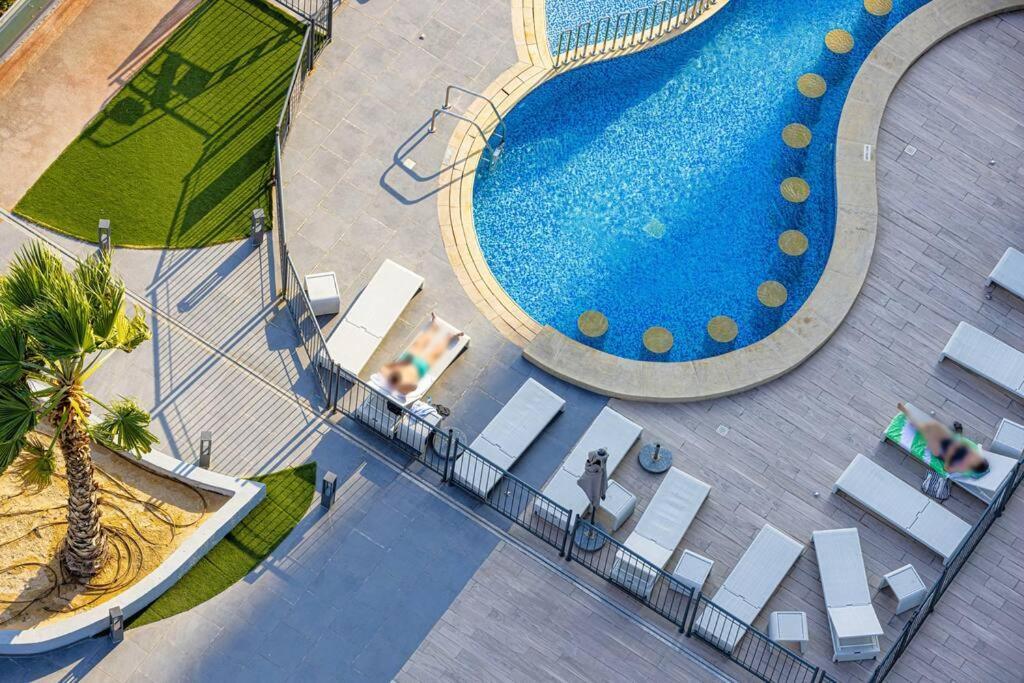 Superbly Well Equipped Pools View 10 Minutes To Marina! Apartment Dubai