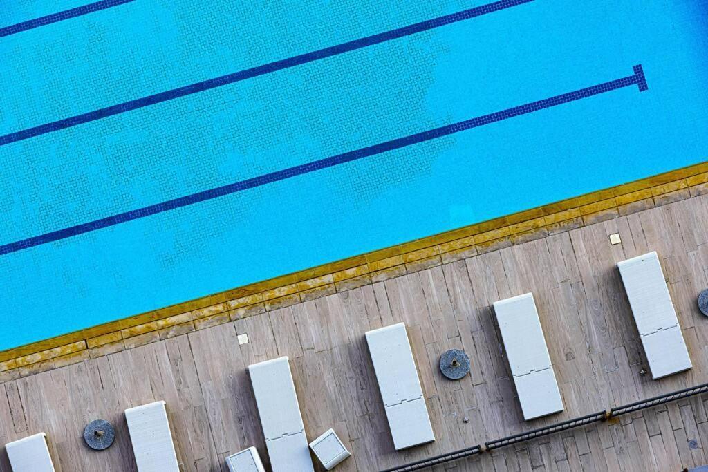 Superbly Well Equipped Pools View 10 Minutes To Marina! *