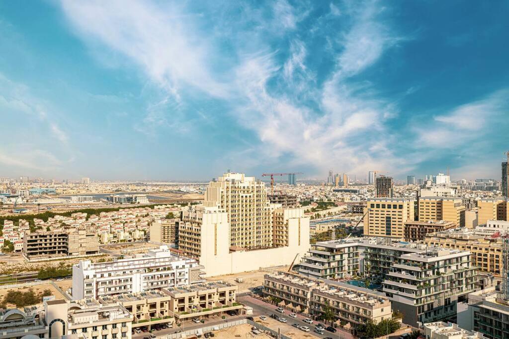 Superbly Well Equipped Pools View 10 Minutes To Marina! * Dubai